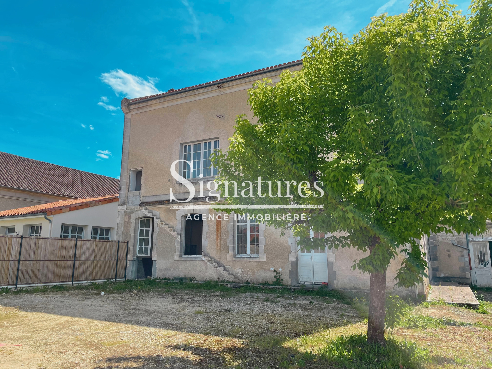 Maison à vendre à Jarnac, 85 m², 3 pièces – photo 1 sur 6